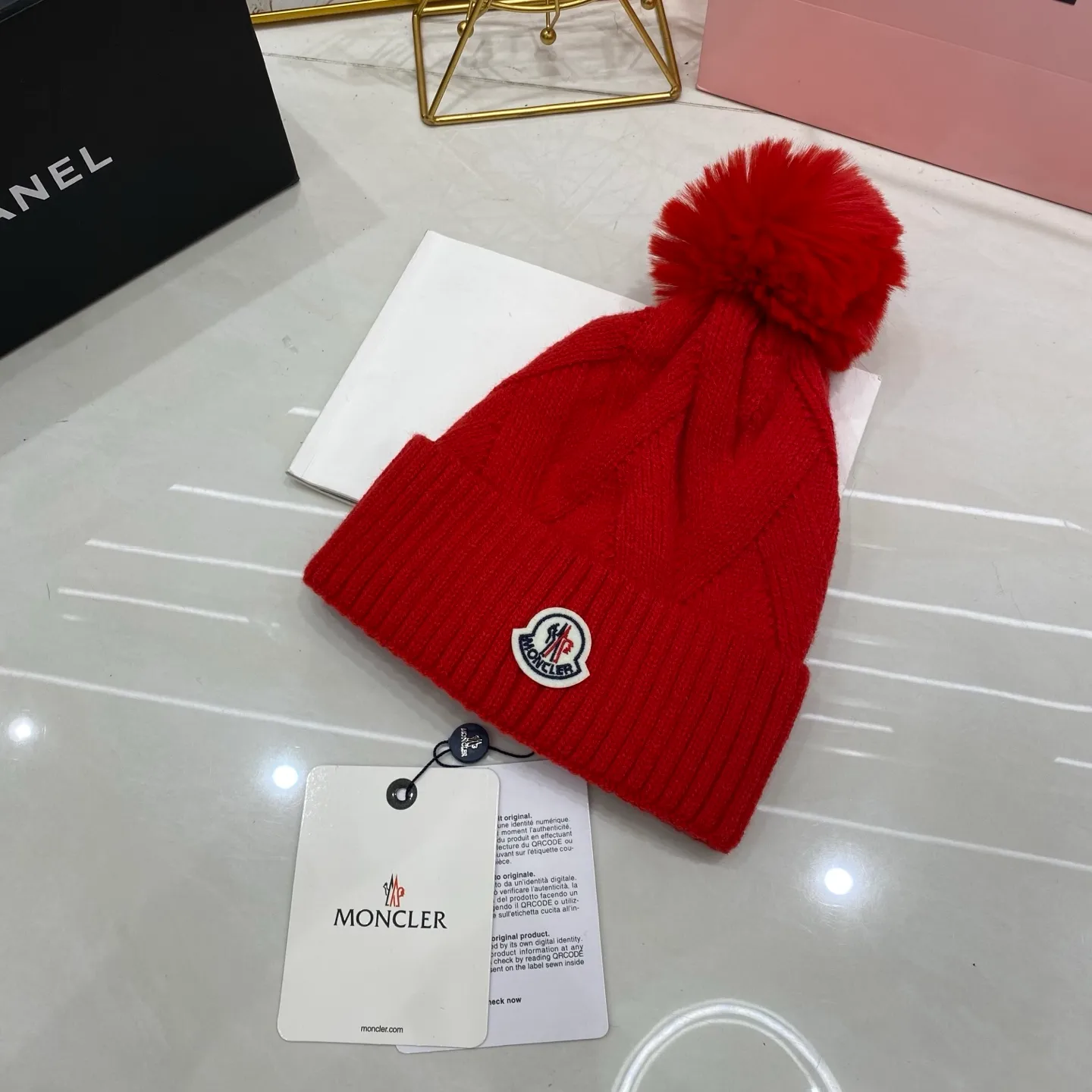 Moncler knitted hat with ball, running style🔥