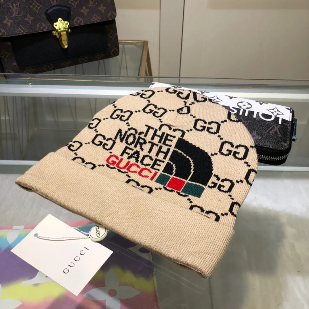 P44 Comes with dust bag, the latest wool knitted hat from GUCCI official website in the north, 💓 replica of the original from the official website. Very soft and skin-friendly, very elastic 💓 textured and very versatile style ~ very warm, a must-have item in autumn and winter, unisex, can be worn by any head size. Really recommended