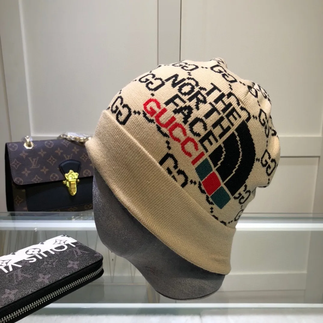 P44 Comes with dust bag, the latest wool knitted hat from GUCCI official website in the north, 💓 replica of the original from the official website. Very soft and skin-friendly, very elastic 💓 textured and very versatile style ~ very warm, a must-have item in autumn and winter, unisex, can be worn by any head size. Really recommended