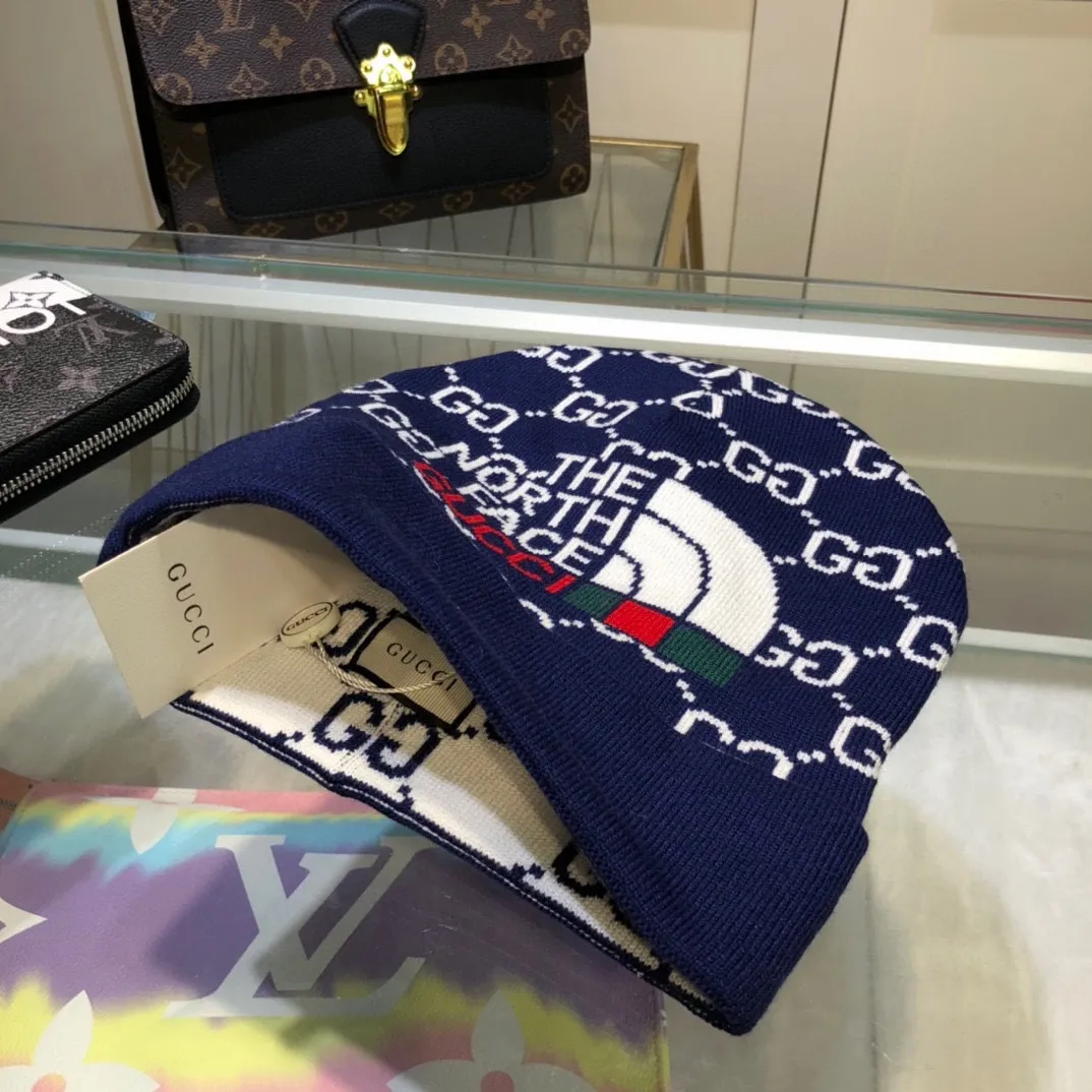 P44 Comes with dust bag, the latest wool knitted hat from GUCCI official website in the north, 💓 replica of the original from the official website. Very soft and skin-friendly, very elastic 💓 textured and very versatile style ~ very warm, a must-have item in autumn and winter, unisex, can be worn by any head size. Really recommended