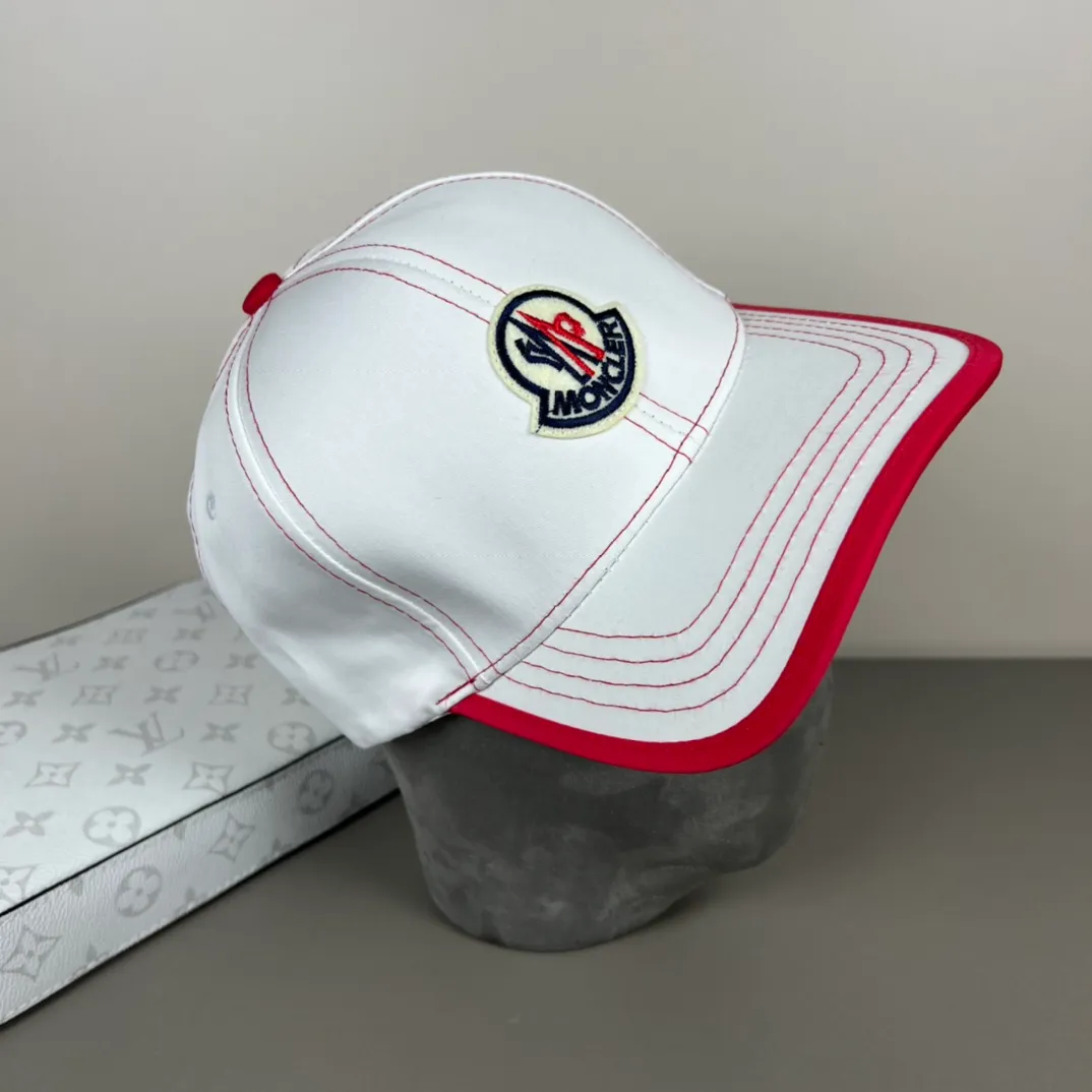 P56 comes with dust bag MONCLER mouth covering 🎩Good quality, high-end atmosphere, super popular 💖The texture is great, it is very easy to match when out on the street! Fashion trends! A must-have item for going out, the same style for men and women, get it now!