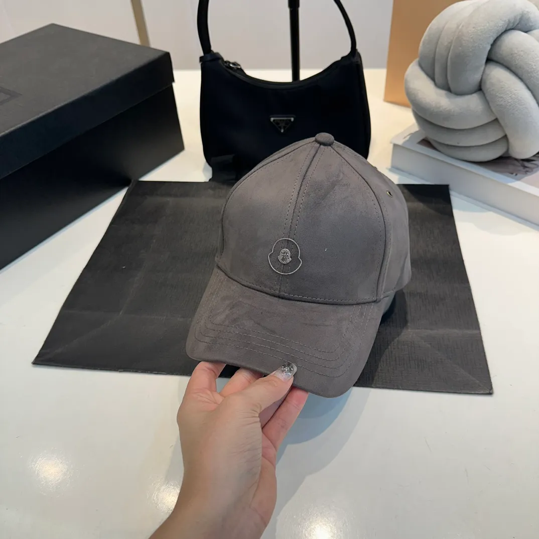 P60 * Moncler masked cotton baseball cap, a treasured item! Paired with exquisite embroidery, versatile colors👌 super flattering and small, same style for men and women, really cool~