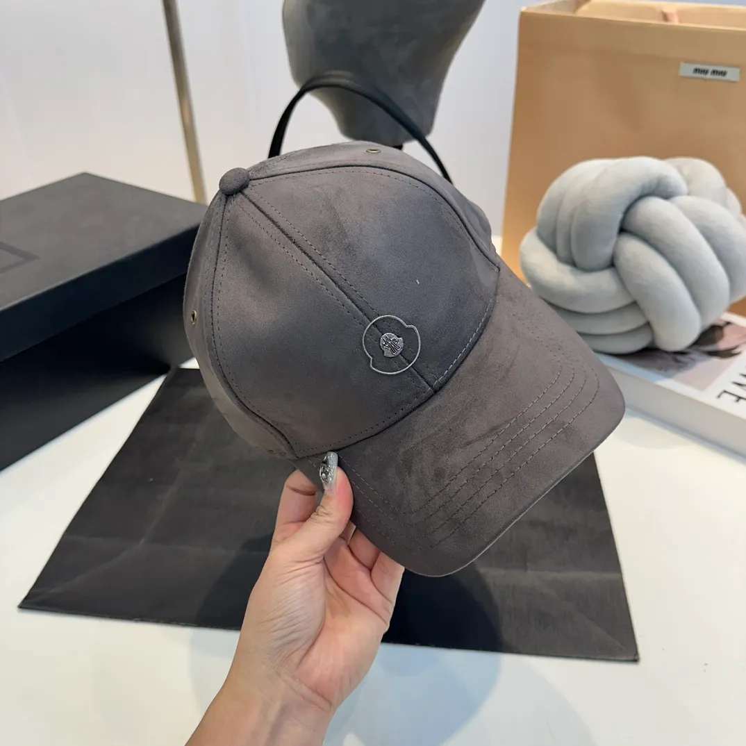 P60 * Moncler masked cotton baseball cap, a treasured item! Paired with exquisite embroidery, versatile colors👌 super flattering and small, same style for men and women, really cool~