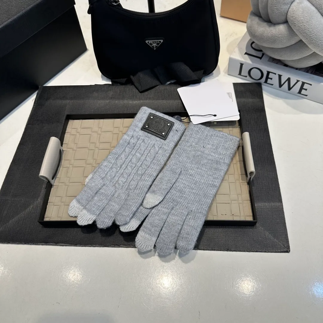 P50 Moncler Suede Gloves for Women with Mouth Mouth, Winter Velvet and Thickened Touch Screen Cycling Bike to Keep Cold and Warm