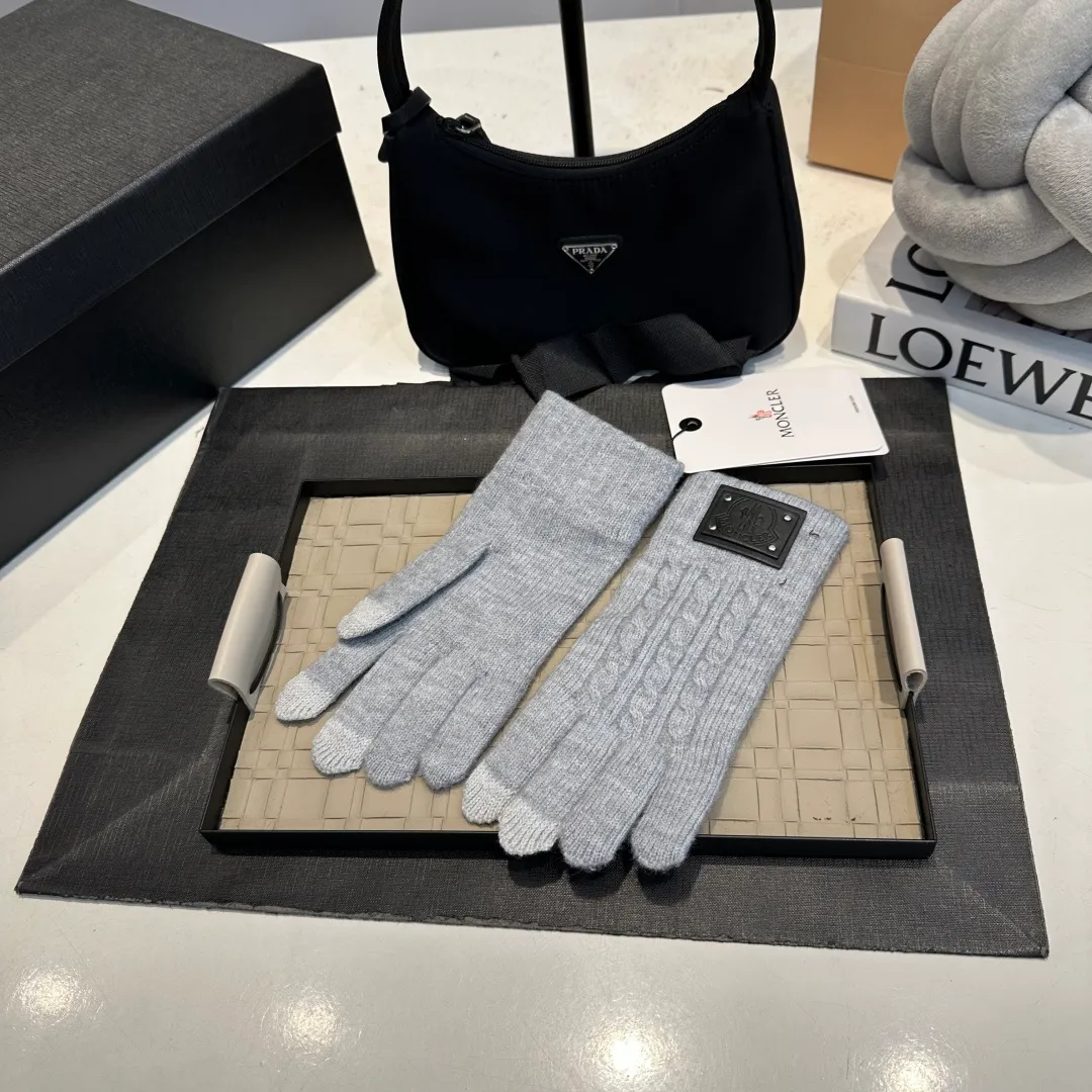 P50 Moncler Suede Gloves for Women with Mouth Mouth, Winter Velvet and Thickened Touch Screen Cycling Bike to Keep Cold and Warm
