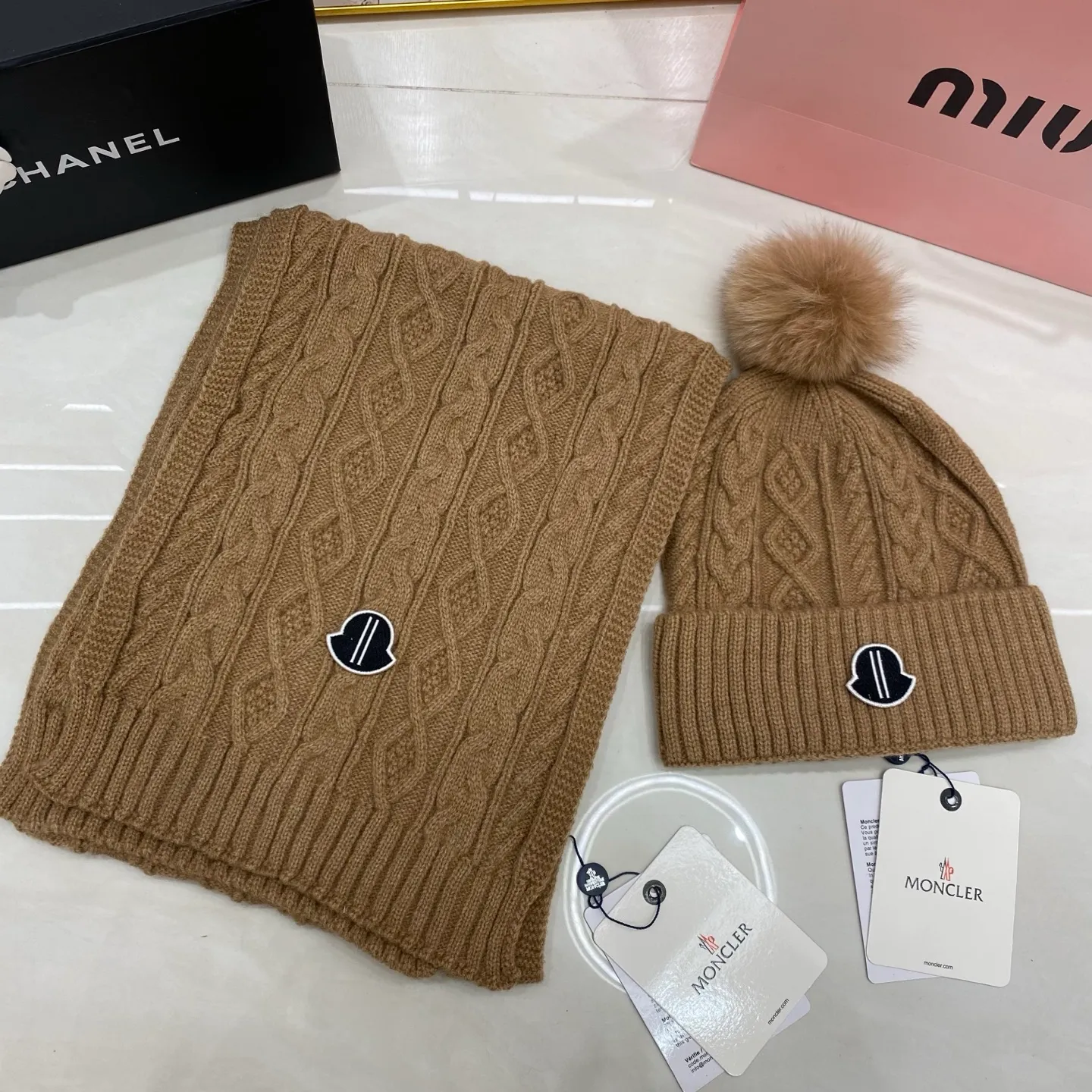 Moncler cashmere suit: scarf 🧣/cashmere knitted hat + fox fur ball