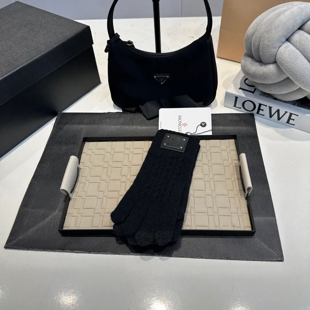 P50 Moncler Suede Gloves for Women with Mouth Mouth, Winter Velvet and Thickened Touch Screen Cycling Bike to Keep Cold and Warm