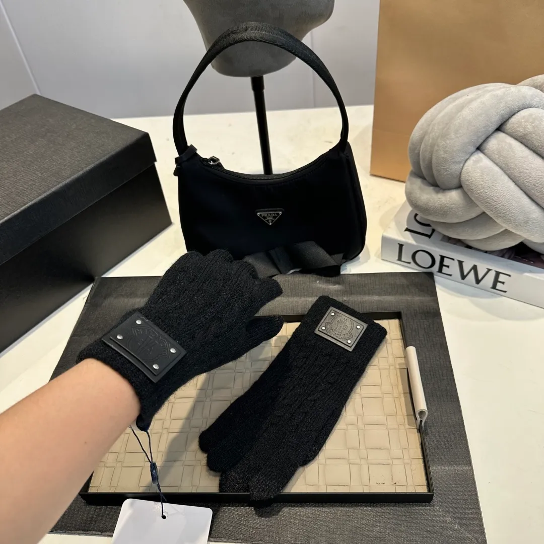 P50 Moncler Suede Gloves for Women with Mouth Mouth, Winter Velvet and Thickened Touch Screen Cycling Bike to Keep Cold and Warm