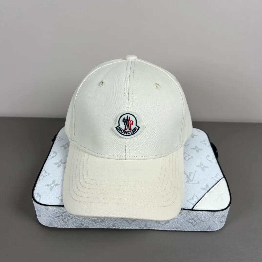 P56 comes with dust bag MONCLER mouth covering 🎩Good quality, high-end atmosphere, super popular 💖The texture is great, it is very easy to match when out on the street! Fashion trends! A must-have item for going out, the same style for men and women, get it now!