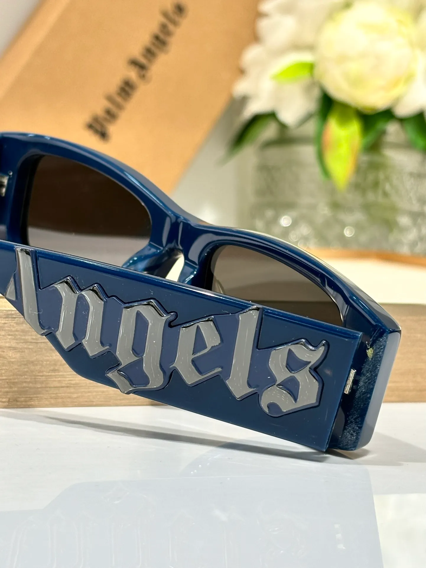 🉐️340 The new trendy brand of celebrities and fashionistas. Palm Angels MONCLER was founded by the art director. The perfect combination of American culture and Italian craftsmanship. PALM ANGELS Mod:PER1001 Size:51-19-145.