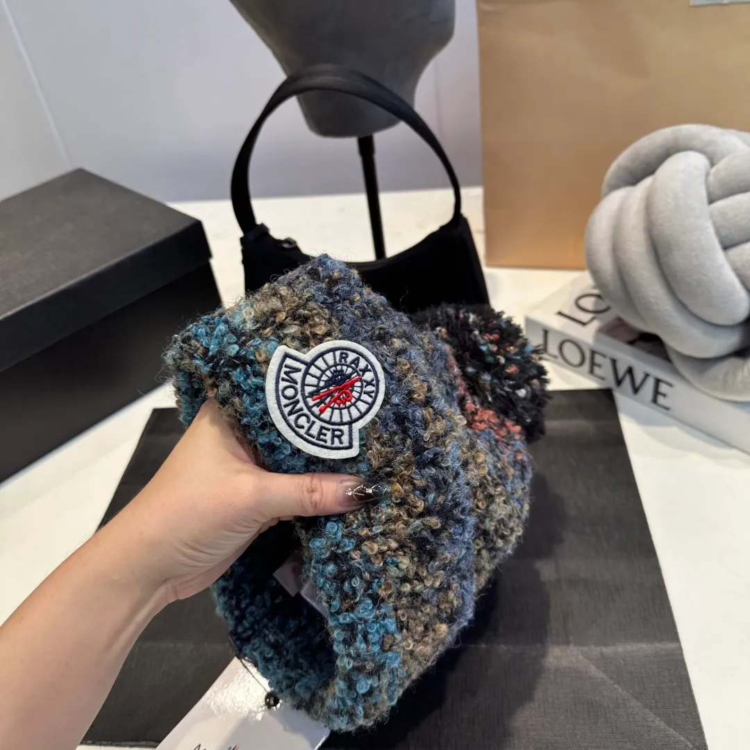 P70 MONCLER🎩 Ancora red knitted hat for women 2025 autumn and winter new Korean style fashionable thickened warm woolen hat