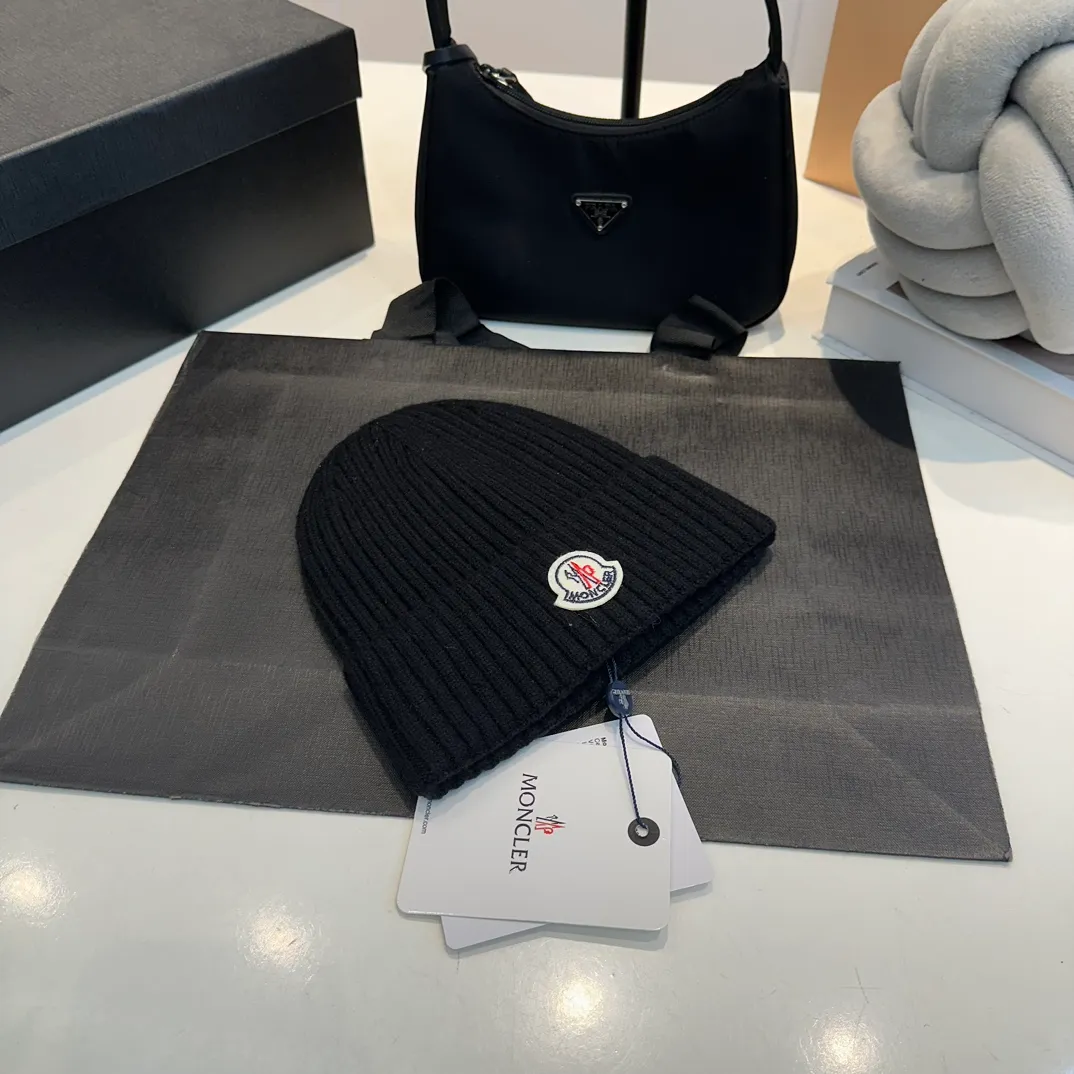 P50 MONCLER Mouth Fashion Pearl Stripe Knitted Hat Women's Thickened Winter Warm Wool Hat Women's Versatile Pullover Hat