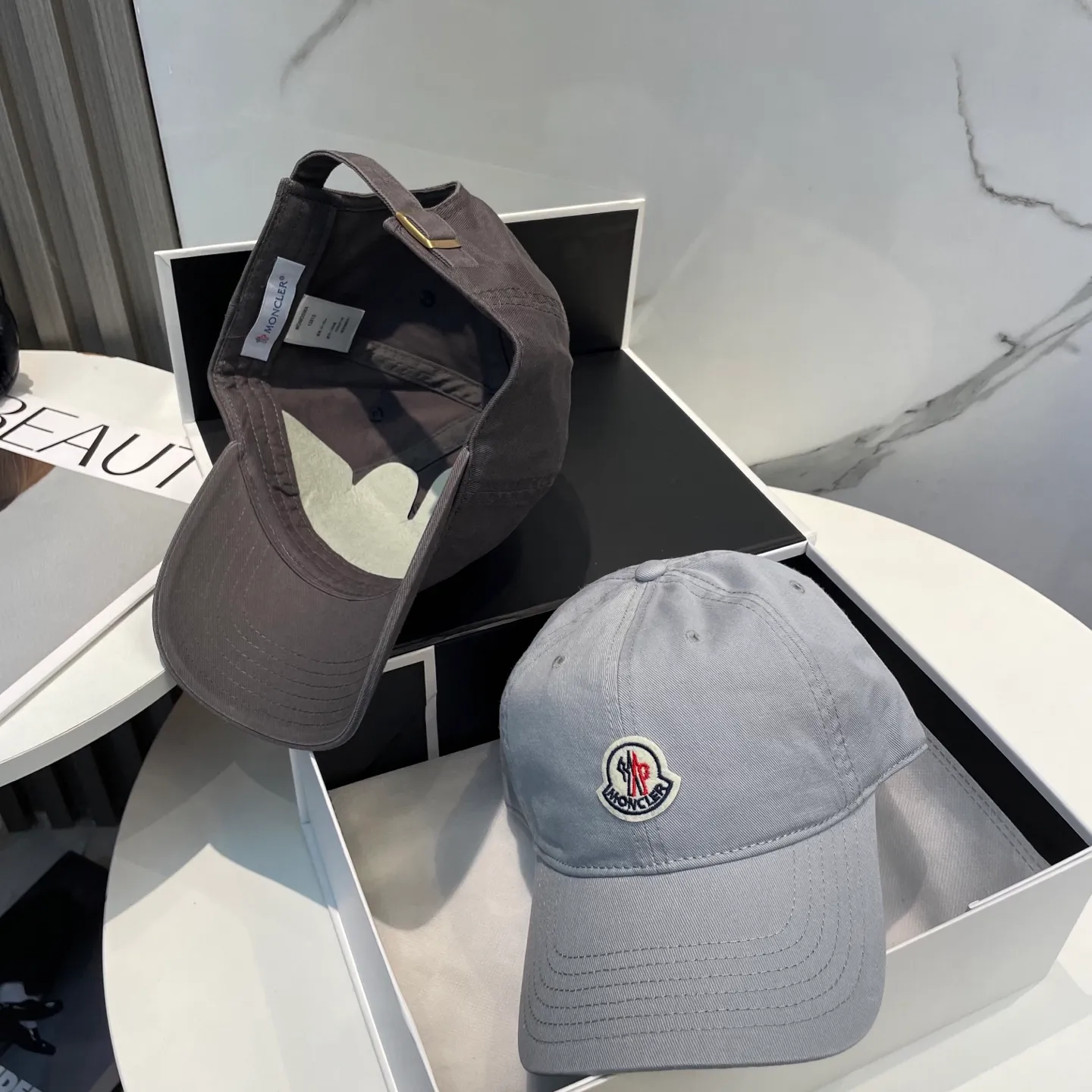P50 MONCLER new baseball cap, a fashionable street item with a very good style, a favorite among Internet celebrities and fashion bloggers! High quality, comfortable and breathable, concave shape looks good
