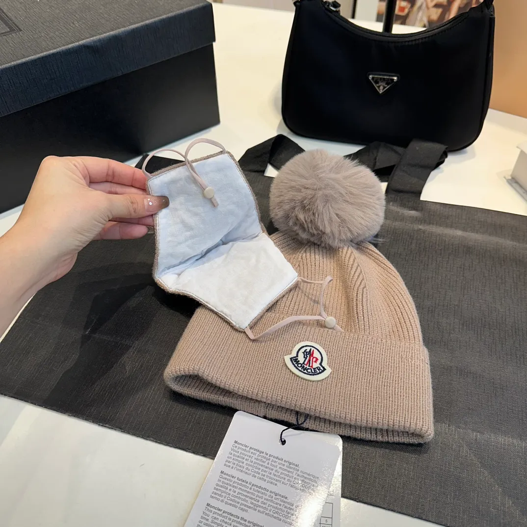 P80 Moncler muzzle hat + mask imitating cold set Autumn and winter women's wool woven warm knitted hat Cashmere soft and waxy texture, authentic quality enjoyment! Original label! High quality in stock!