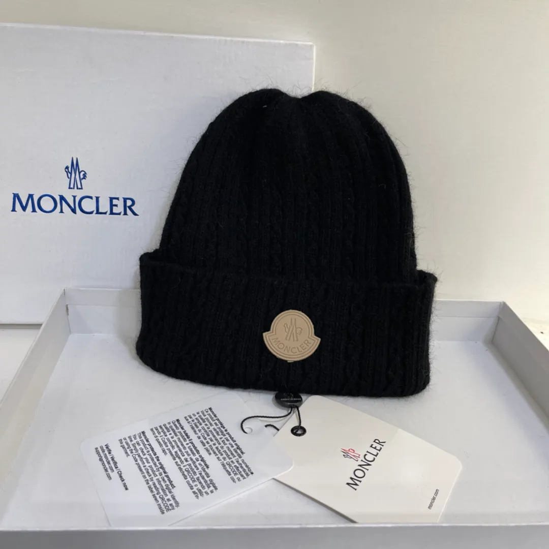 MONCLER Mouth Covered Twist Rabbit Fur Knitted Beanie