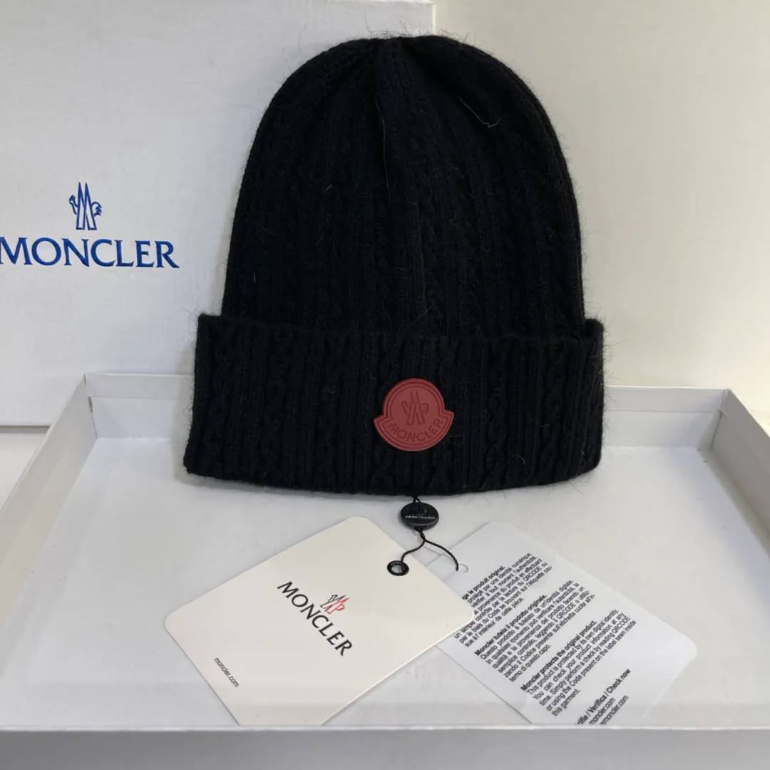 MONCLER Mouth Covered Twist Rabbit Fur Knitted Beanie