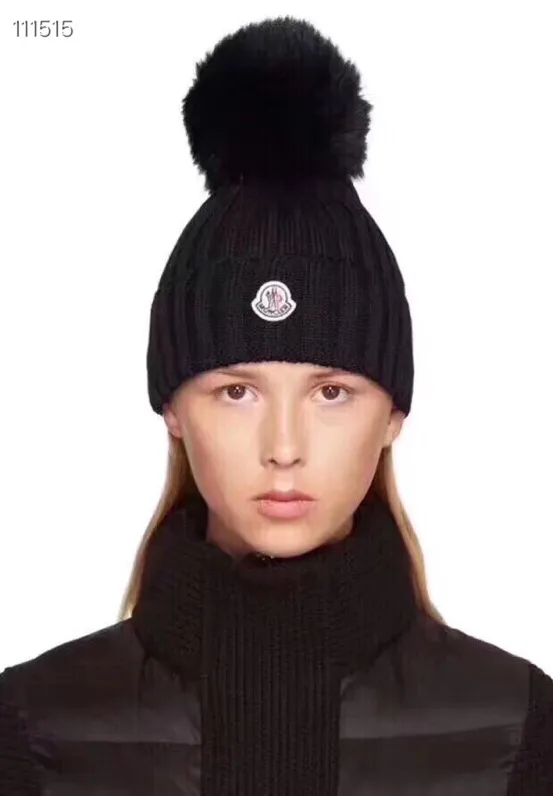 Special P76 🧢MONCLER Mouth Mouth 👒 2021 autumn and winter counter knitted beanie hat, equipped with customized dust bag, versatile style is super popular, paired with fox fur balls, the texture is first-class, and it is a great match when going out on the street! 15色入#