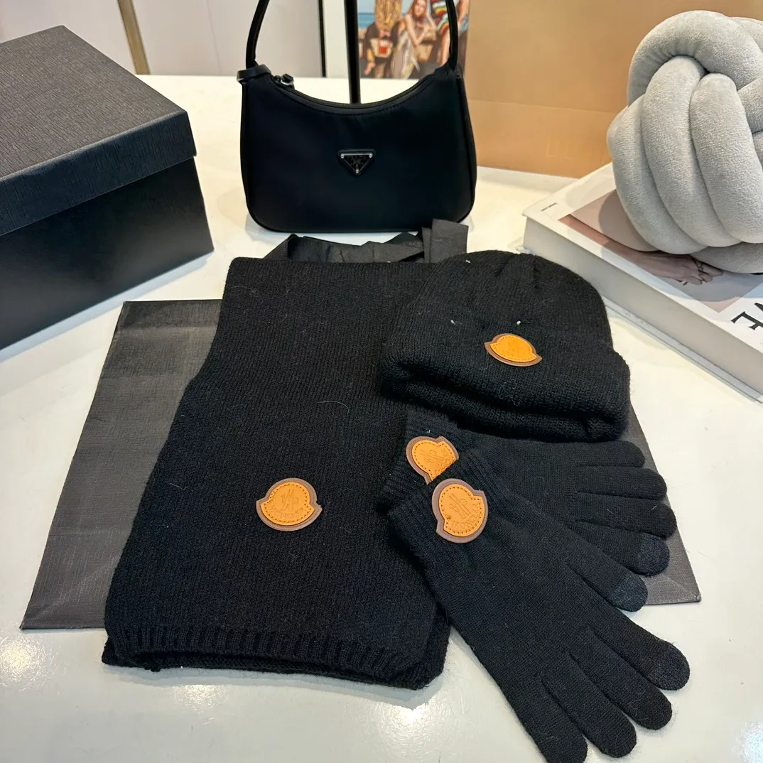 P110 Moncler wool knitted three-piece set, gloves + hat + scarf set ❄️ Wool knitted, super cute with cashmere scarf, a must-have for autumn and winter