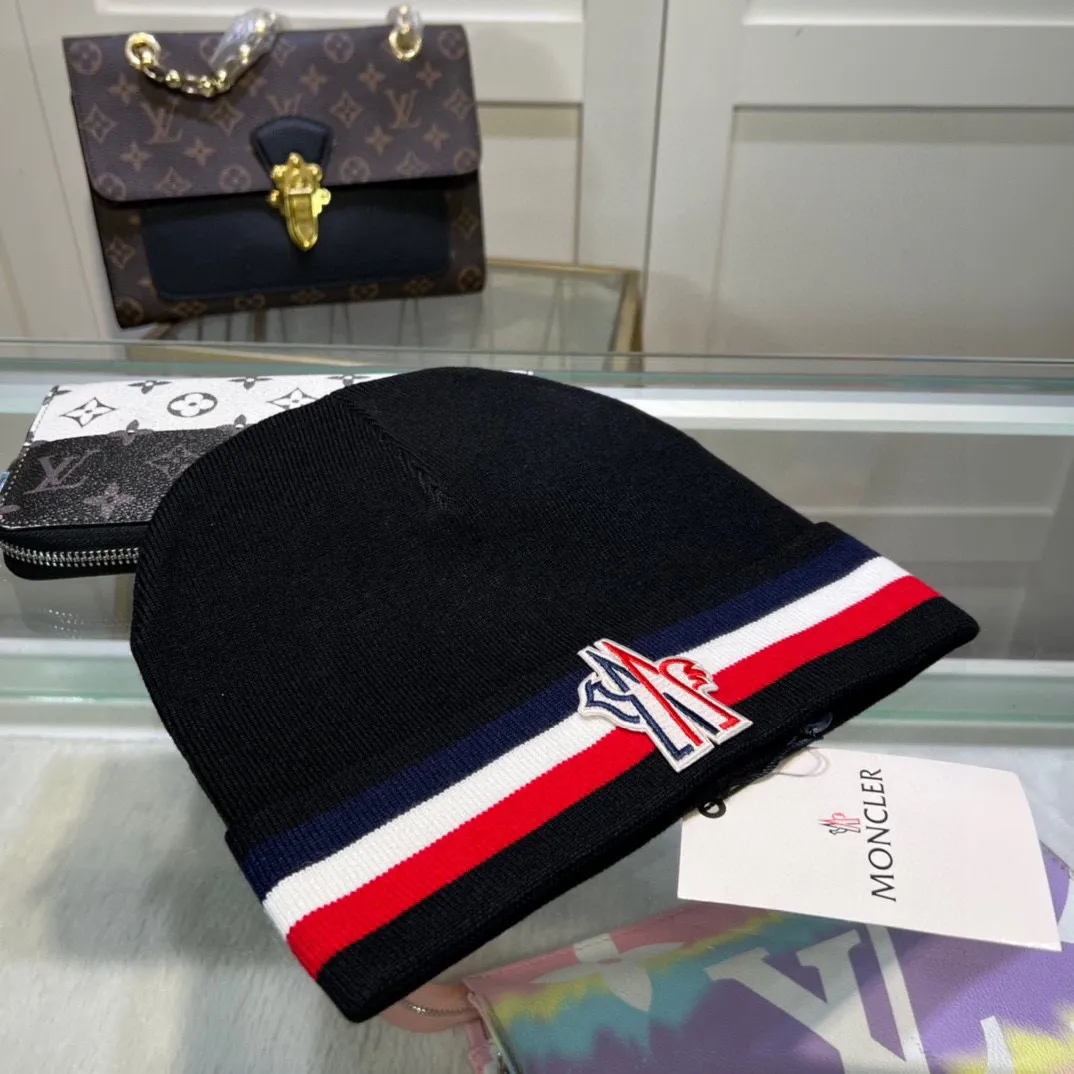 P50 comes with dust bag 🌺【MONCLER】Official website classic model, pay attention to the quality, the only one in the market that pays attention to quality details, 70% wool, 30% rabbit fur knitted hat! The same style for men and women, thicker and warmer, fashionable and popular 🌸First-class quality, the best brand for warmth in autumn and winter, order now, limited edition