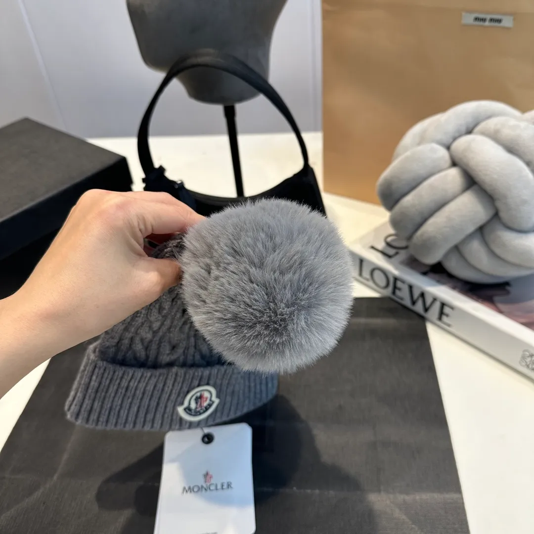 P60 MONCLER 25 autumn new product wool ball ear protection knitted toe wool hat cold hat sweet