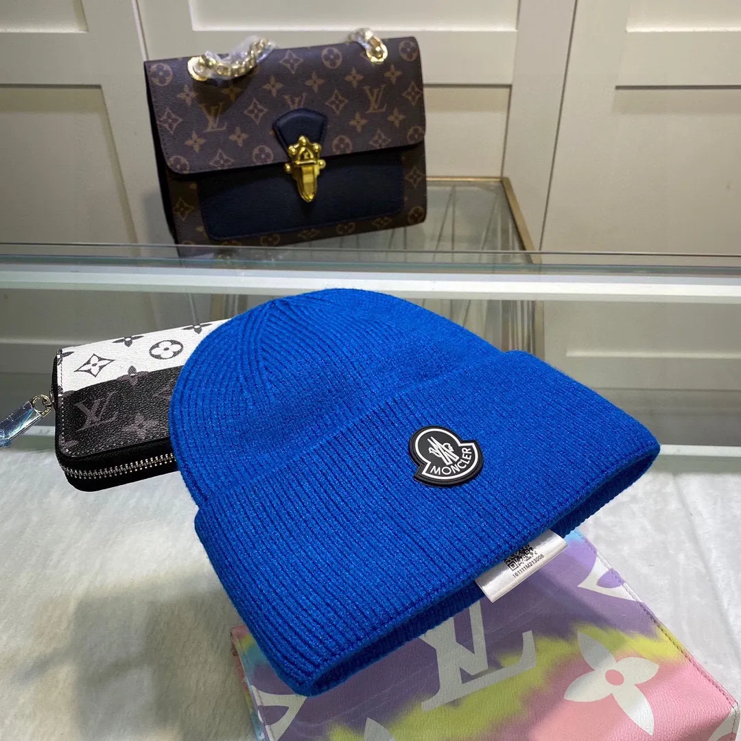 P50 comes with dust bag🌺【MONCLER】wool knitted hat! There is a scannable QR code inside! Selected wool base, the same style for men and women, thickened for warmth, fashionable and popular🌸First-class quality, the best brand for keeping warm in winter, order now, limited edition