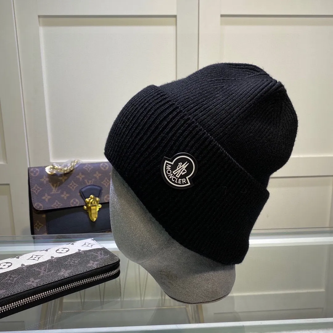 P50 comes with dust bag🌺【MONCLER】wool knitted hat! There is a scannable QR code inside! Selected wool base, the same style for men and women, thickened for warmth, fashionable and popular🌸First-class quality, the best brand for keeping warm in winter, order now, limited edition