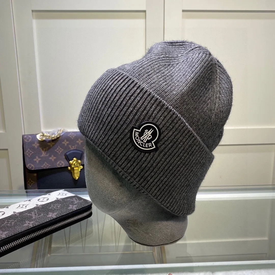 P50 comes with dust bag🌺【MONCLER】wool knitted hat! There is a scannable QR code inside! Selected wool base, the same style for men and women, thickened for warmth, fashionable and popular🌸First-class quality, the best brand for keeping warm in winter, order now, limited edition