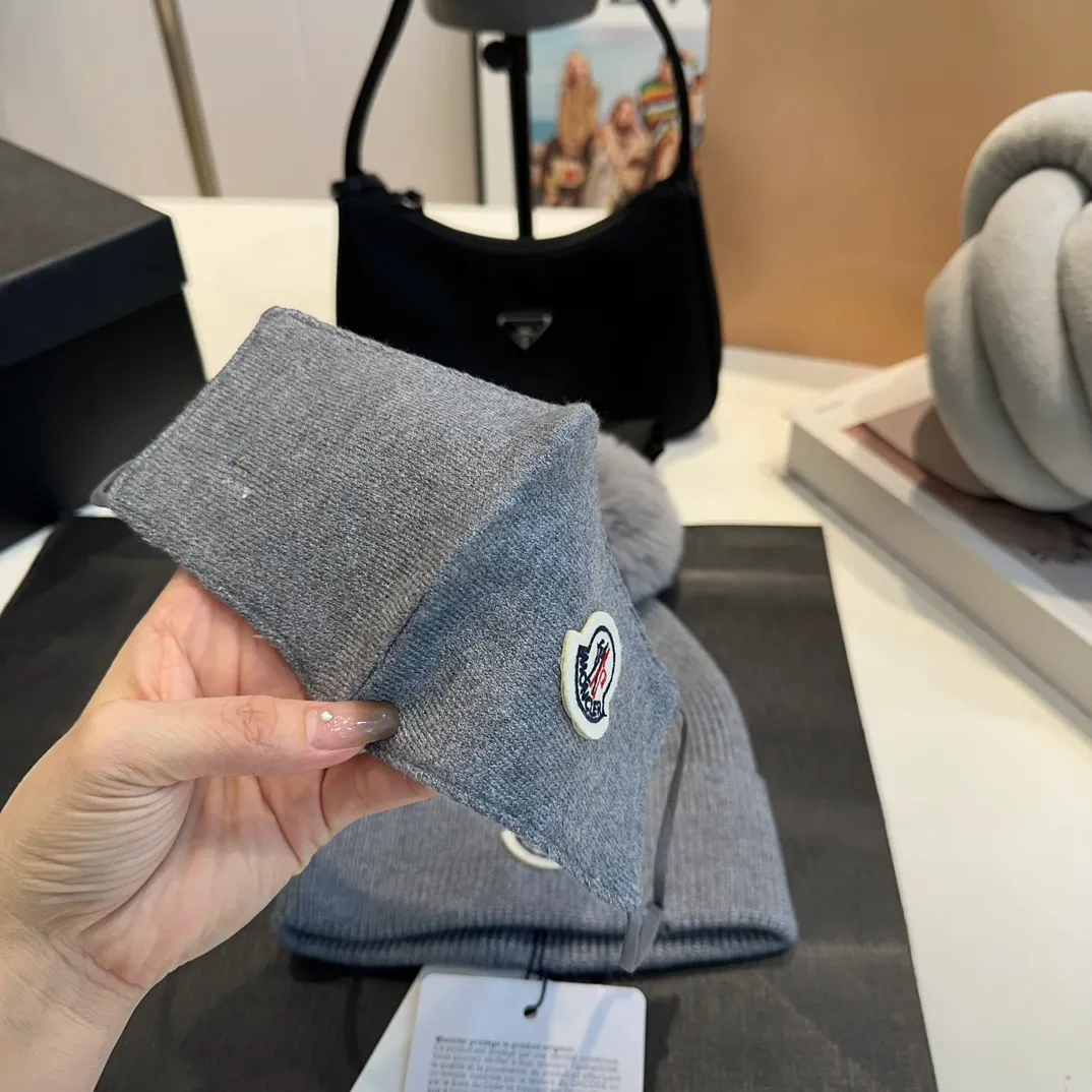 P80 Moncler muzzle hat + mask imitating cold set Autumn and winter women's wool woven warm knitted hat Cashmere soft and waxy texture, authentic quality enjoyment! Original label! High quality in stock!