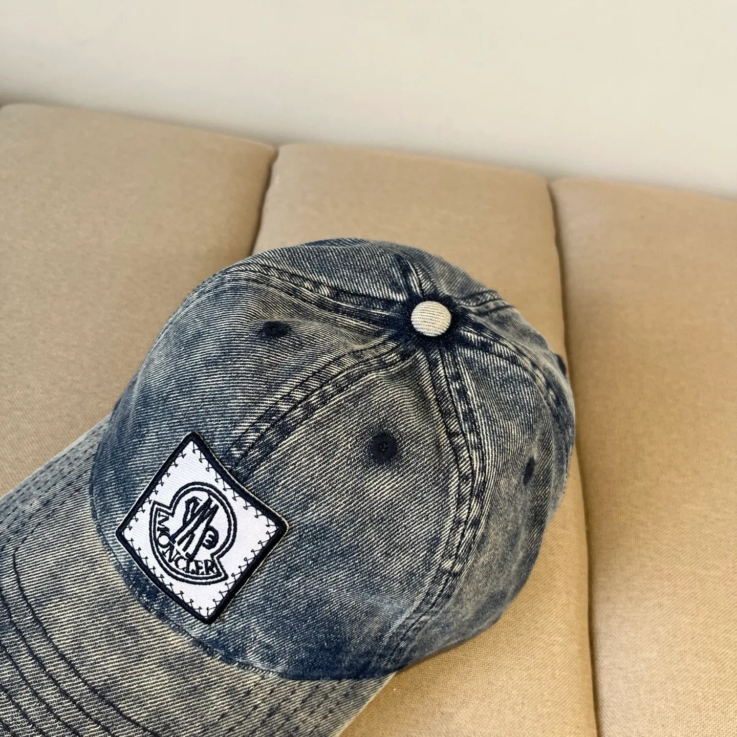 P60 MONCLER Mouth Mouth 🎩Good quality, high-end and elegant, super popular 💖The texture is great, it is very easy to match when going out! Fashion trends! A must-have item for going out, the same style for men and women, get it now!
