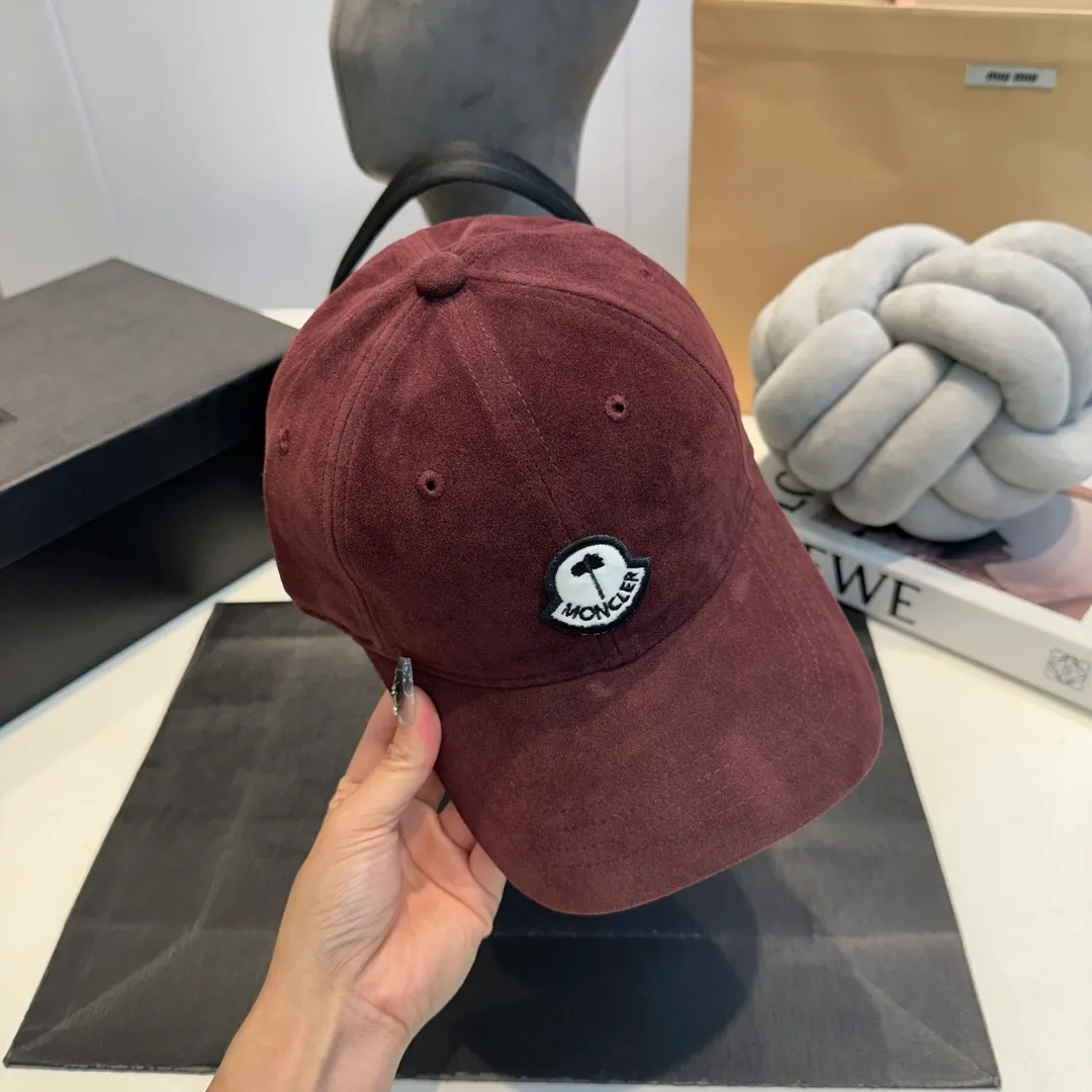 P60 new spring/summer MONCLER baseball cap, suitable for young and fashionable people, with strong visual effect, three-dimensional letters, good-looking and high-quality!