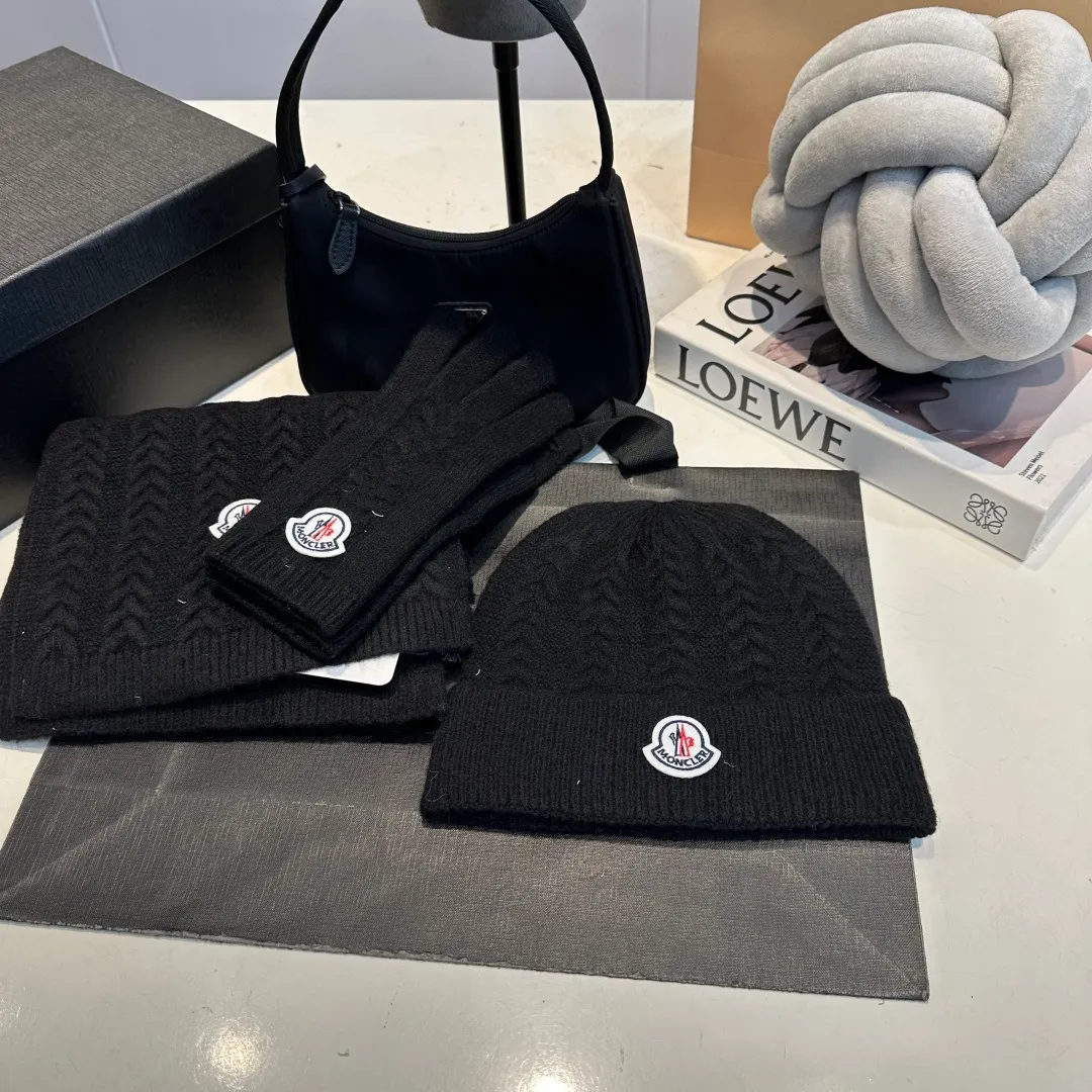 P160 Moncler muzzle suit autumn and winter style cuffed wool knitted beanie High quality customization! This must be my favorite of minimalism. It is clean, neat, fashionable and versatile, and will definitely not be picky about your face shape! A fashionable classic that lasts forever! Both men and women are welcome!