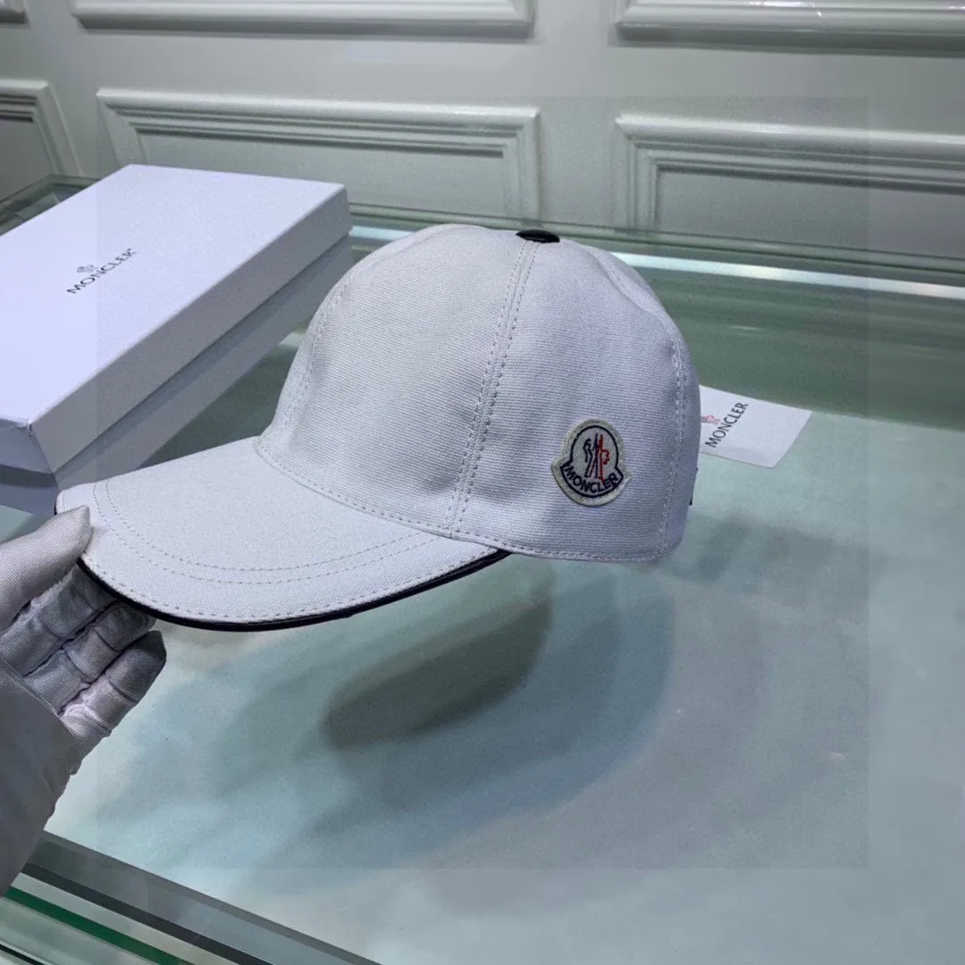 🉐90 Comes with a packaging bag, Moncler’s classic original baseball cap with a muzzle, a classic and popular style, custom-made with 1:1 mold opening at the counter, original canvas fabric + first-layer cowhide, pure cotton lining, light and breathable! The quality is great, the basic head circumference is 56cm, and the patch is adjustable.