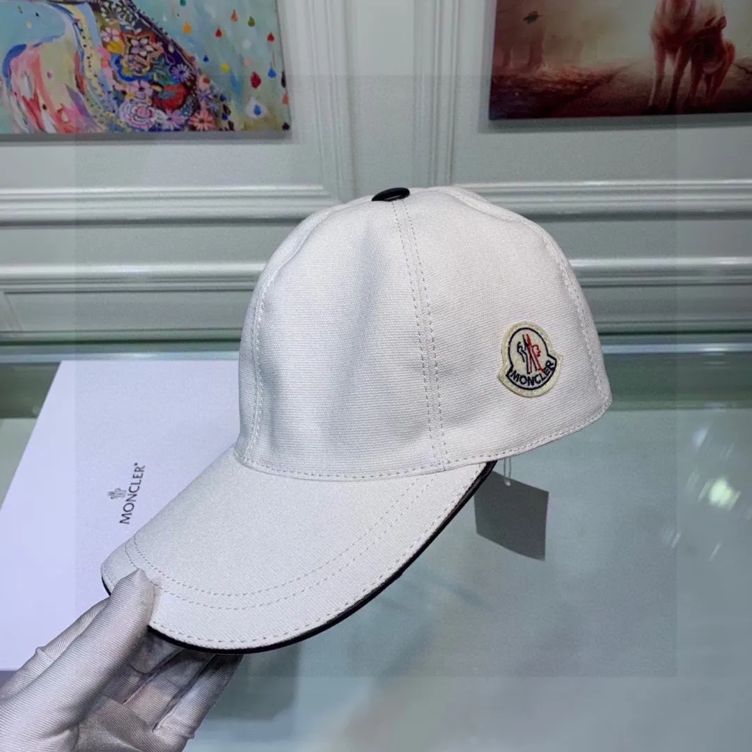 🉐90 Comes with a packaging bag, Moncler’s classic original baseball cap with a muzzle, a classic and popular style, custom-made with 1:1 mold opening at the counter, original canvas fabric + first-layer cowhide, pure cotton lining, light and breathable! The quality is great, the basic head circumference is 56cm, and the patch is adjustable.