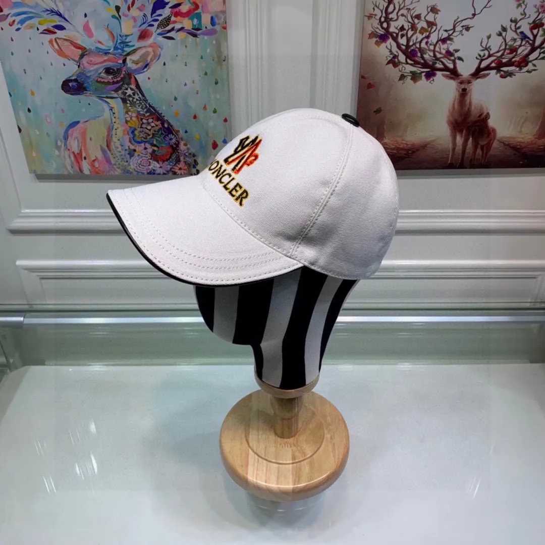 🉐90, Moncler's new original baseball cap, 1:1 mold opening and customization at 2 counters, new three-dimensional embroidery, original canvas + first-layer cowhide, pure cotton lining, light and breathable! The quality is great, the basic head circumference is 56cm, and the patch is adjustable.
