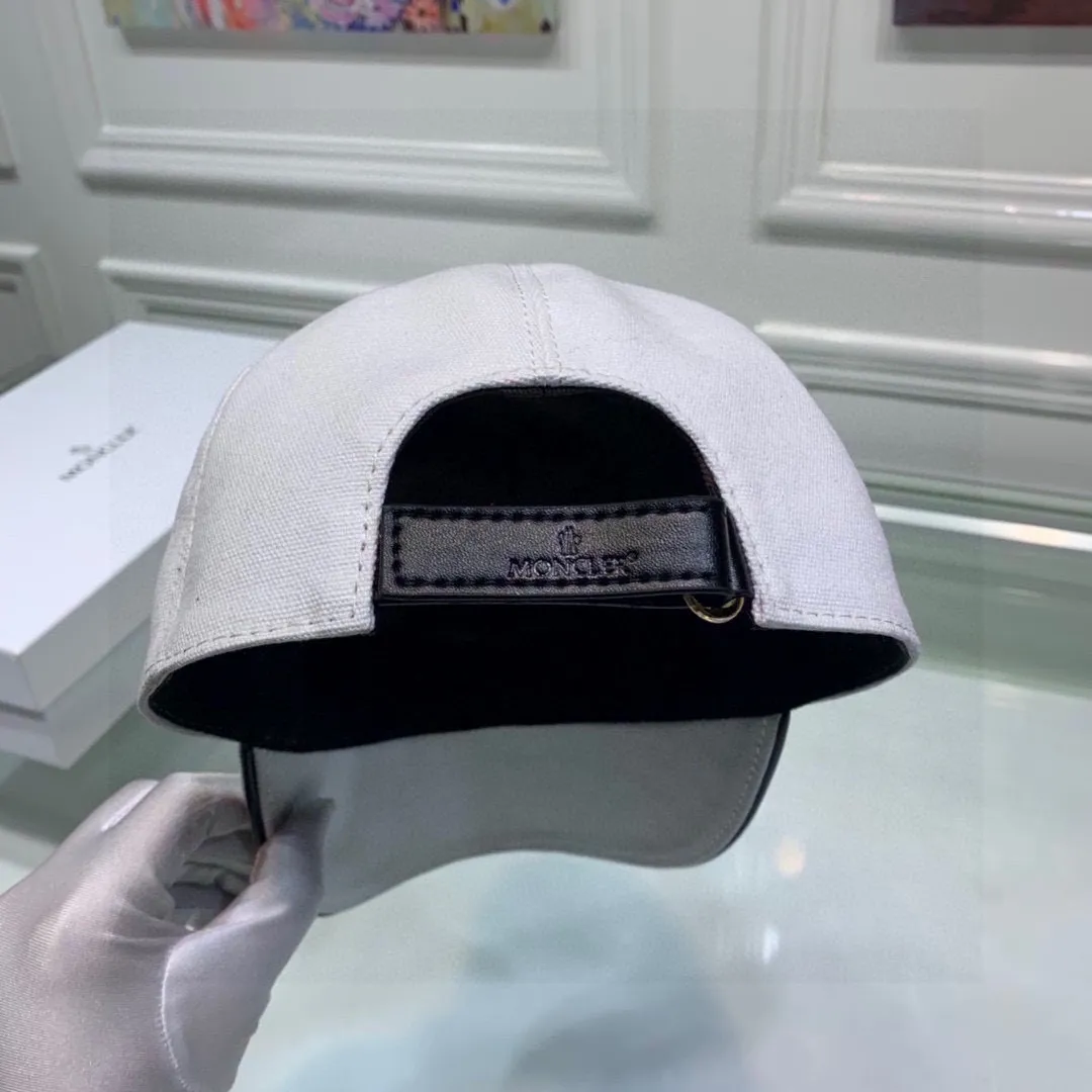 🉐90, Moncler's new original baseball cap, 1:1 mold opening and customization at 2 counters, new three-dimensional embroidery, original canvas + first-layer cowhide, pure cotton lining, light and breathable! The quality is great, the basic head circumference is 56cm, and the patch is adjustable.