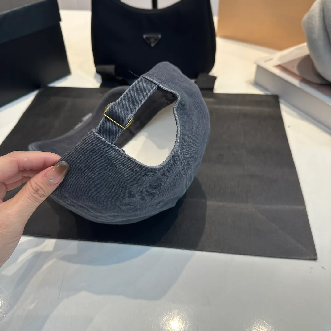 P60 MONCLER autumn and winter ripped baseball cap, suitable for young and fashionable people. It has a strong visual effect, good-looking and high-quality!