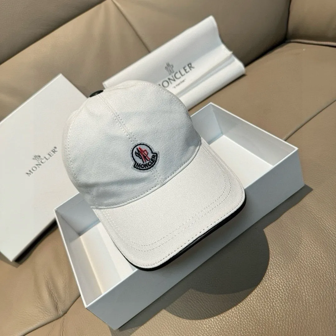 p90., Moncler's new original baseball cap, 1:1 mold opening at the counter, new three-dimensional embroidery, original canvas + first-layer cowhide, pure cotton lining, light and breathable! The quality is great, the basic head circumference is 56cm, and the patch is adjustable.