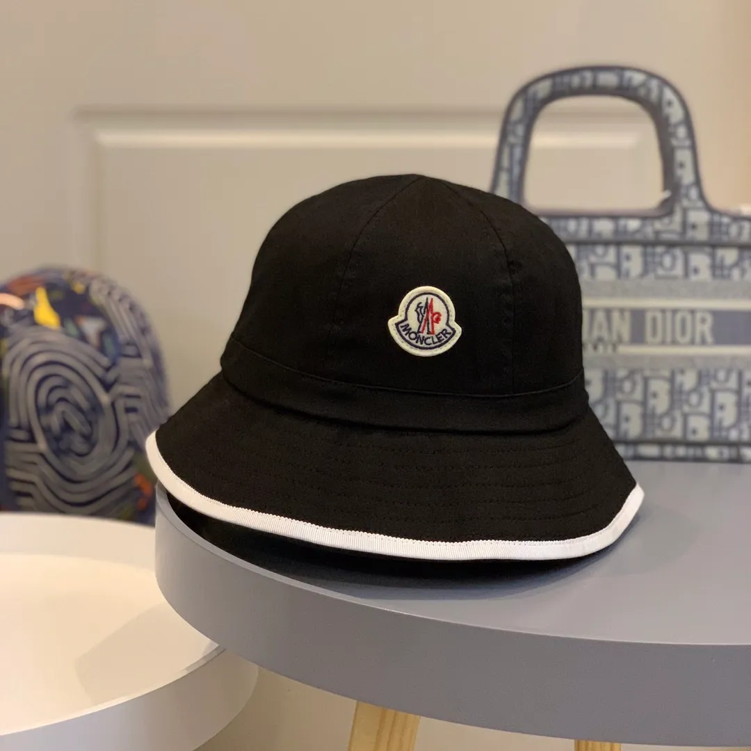 P100 Moncler classic original bucket hat, classic and popular style, original canvas fabric, pure cotton lining, light and breathable! The quality is great, basic head circumference is 56,