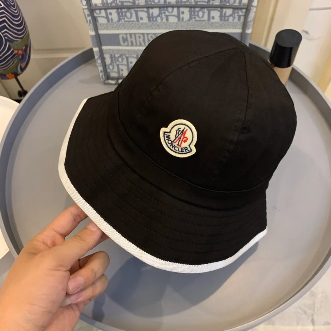P100 Moncler classic original bucket hat, classic and popular style, original canvas fabric, pure cotton lining, light and breathable! The quality is great, basic head circumference is 56,