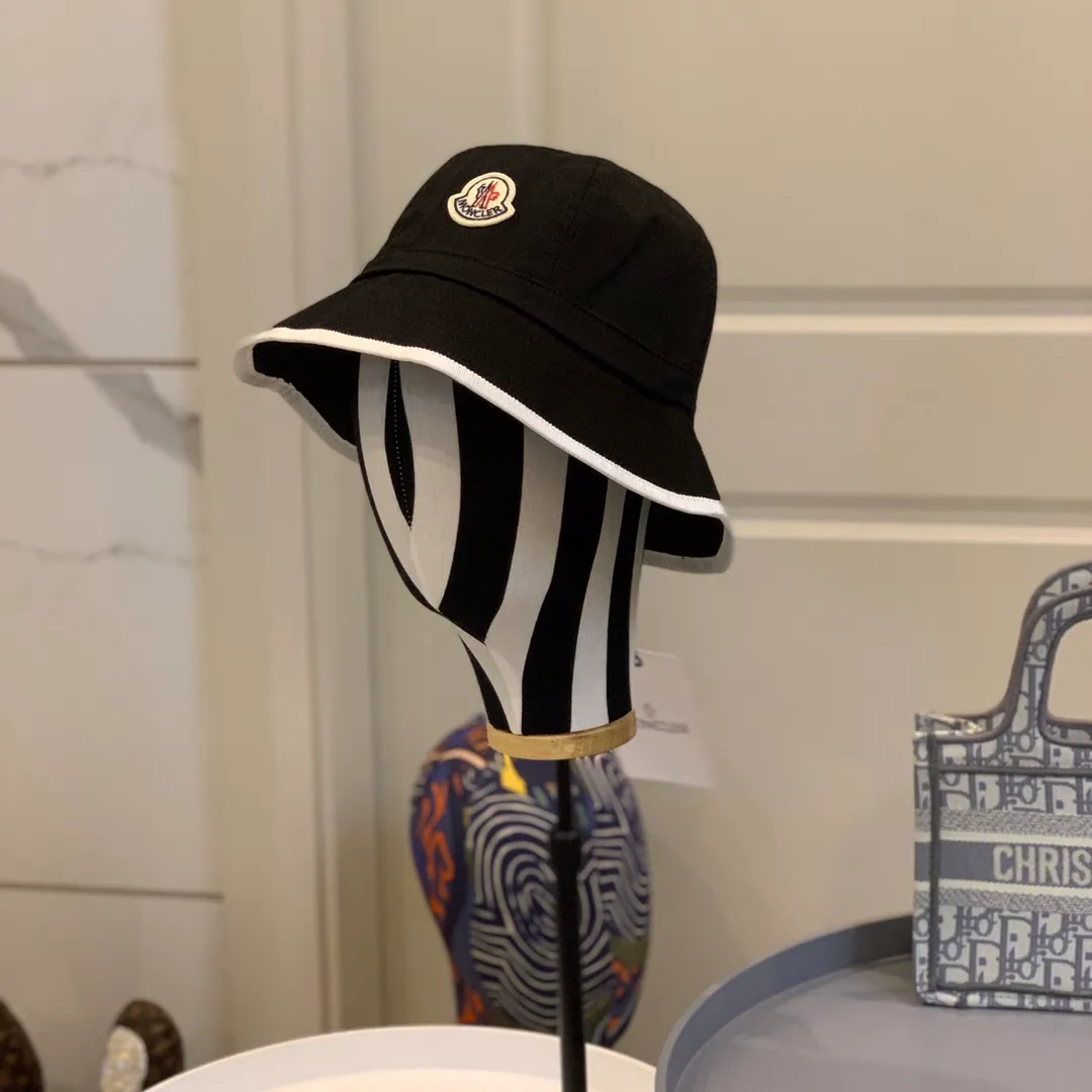 P100 Moncler classic original bucket hat, classic and popular style, original canvas fabric, pure cotton lining, light and breathable! The quality is great, basic head circumference is 56,
