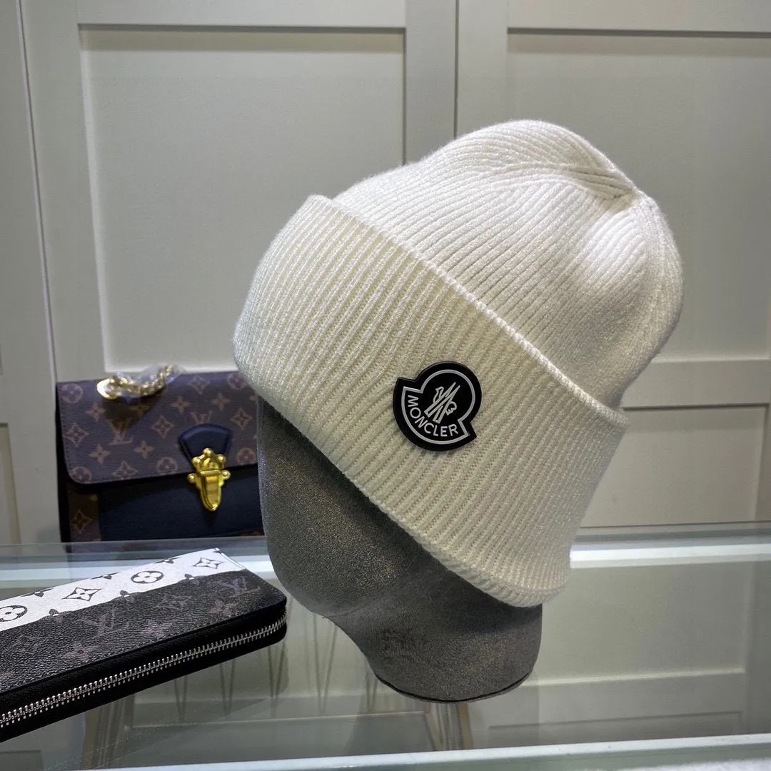 P50 comes with dust bag🌺【MONCLER】wool knitted hat! There is a scannable QR code inside! Selected wool base, the same style for men and women, thickened for warmth, fashionable and popular🌸First-class quality, the best brand for keeping warm in winter, order now, limited edition