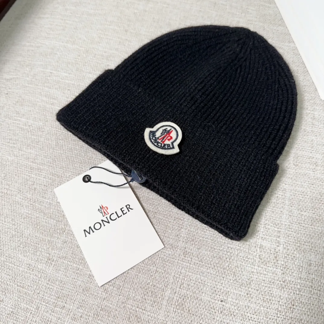 💰40 Moncler Moncler 💥Official website classic knitted hat, replica of the original. Very soft and skin-friendly, very elastic 💓 Textured and very versatile style ~ Warm cashmere woolen hat, one size fits all and elastic ~ Unisex, can be worn by any head size. Super quality, highly recommended