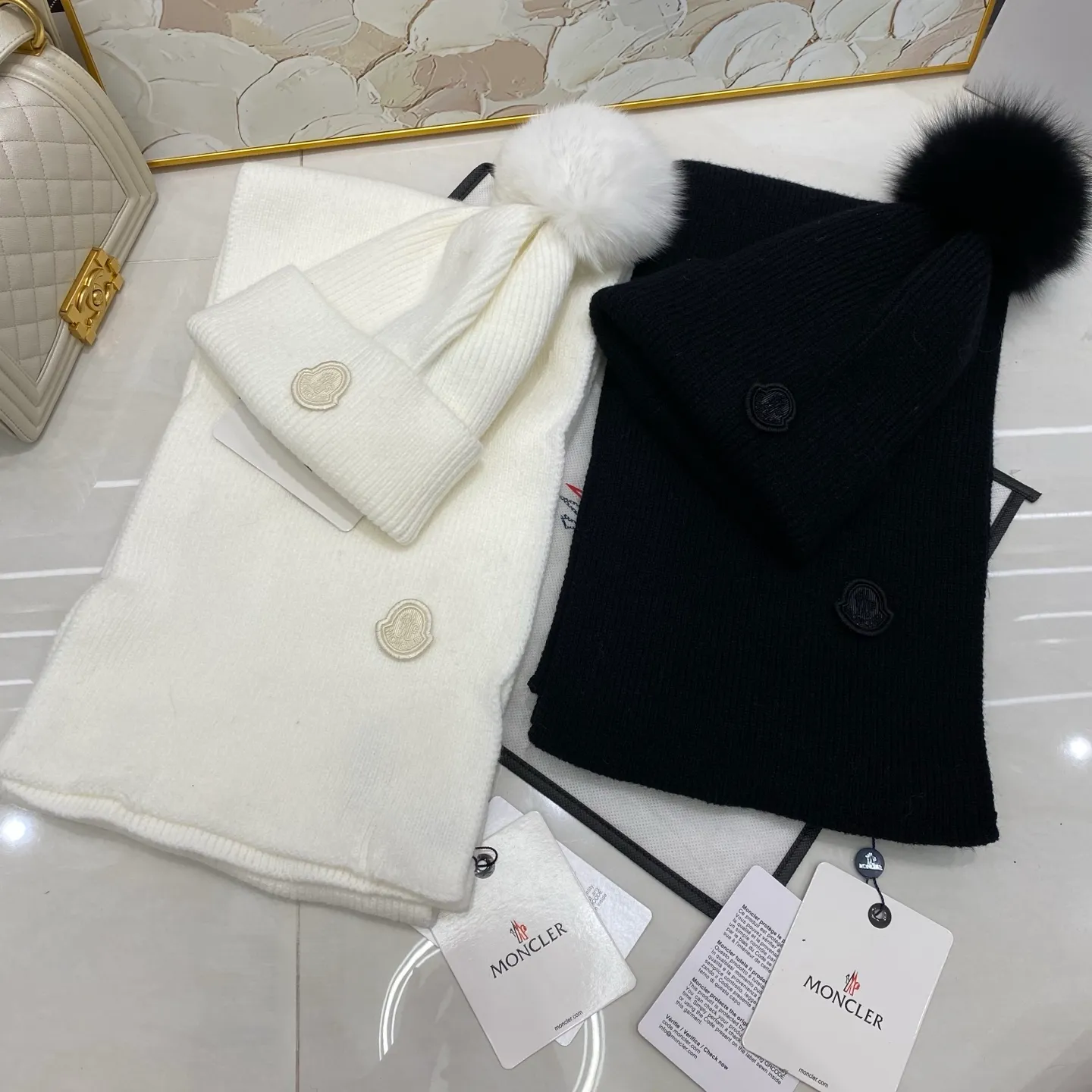 Moncler Mouth Covered Cashmere Knitted Hat (Fox Fur Ball) + Scarf🧣