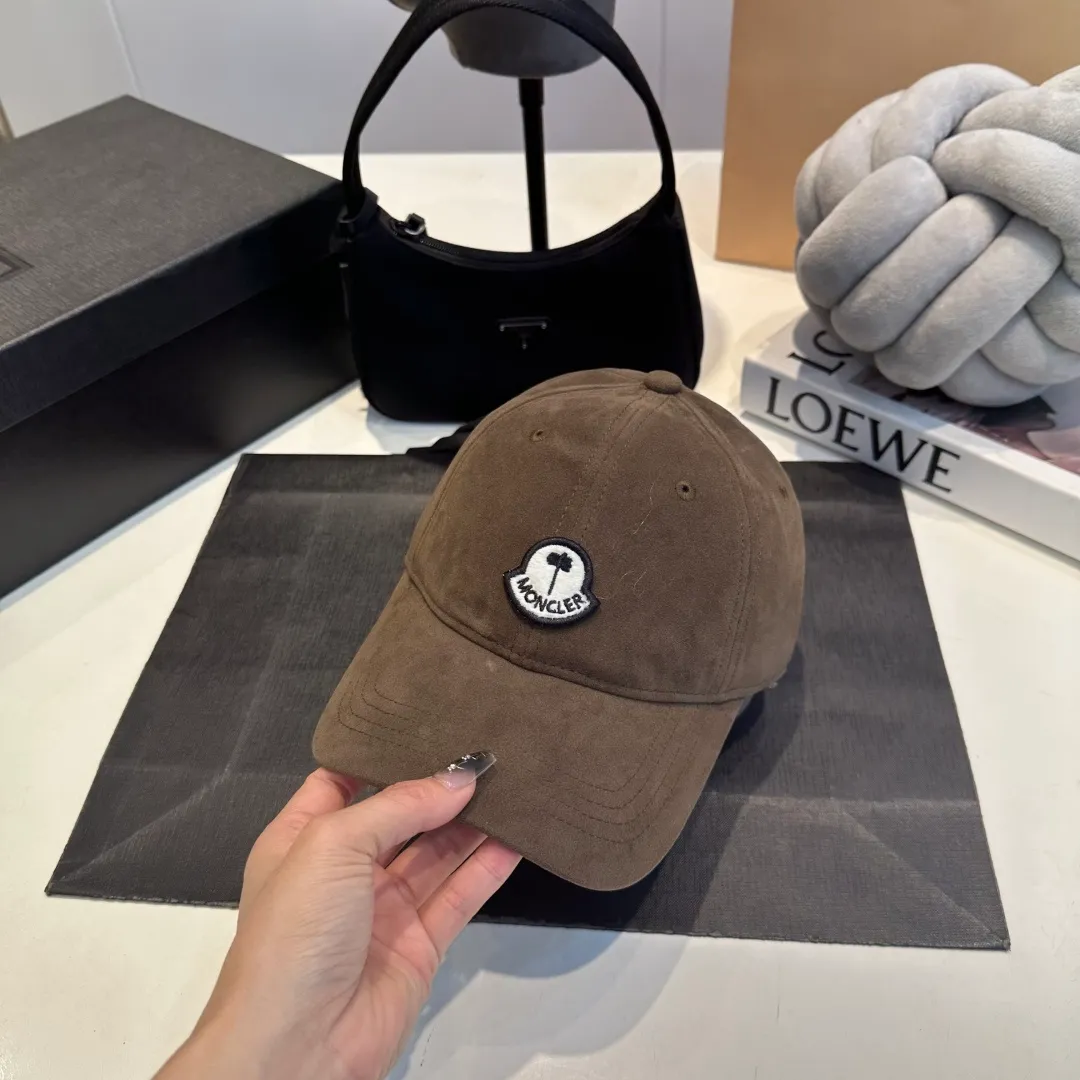 P60 new spring/summer MONCLER baseball cap, suitable for young and fashionable people, with strong visual effect, three-dimensional letters, good-looking and high-quality!