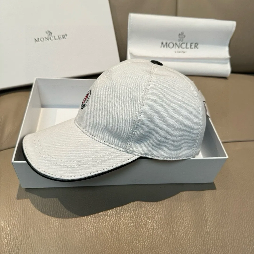 p90., Moncler's new original baseball cap, 1:1 mold opening at the counter, new three-dimensional embroidery, original canvas + first-layer cowhide, pure cotton lining, light and breathable! The quality is great, the basic head circumference is 56cm, and the patch is adjustable.