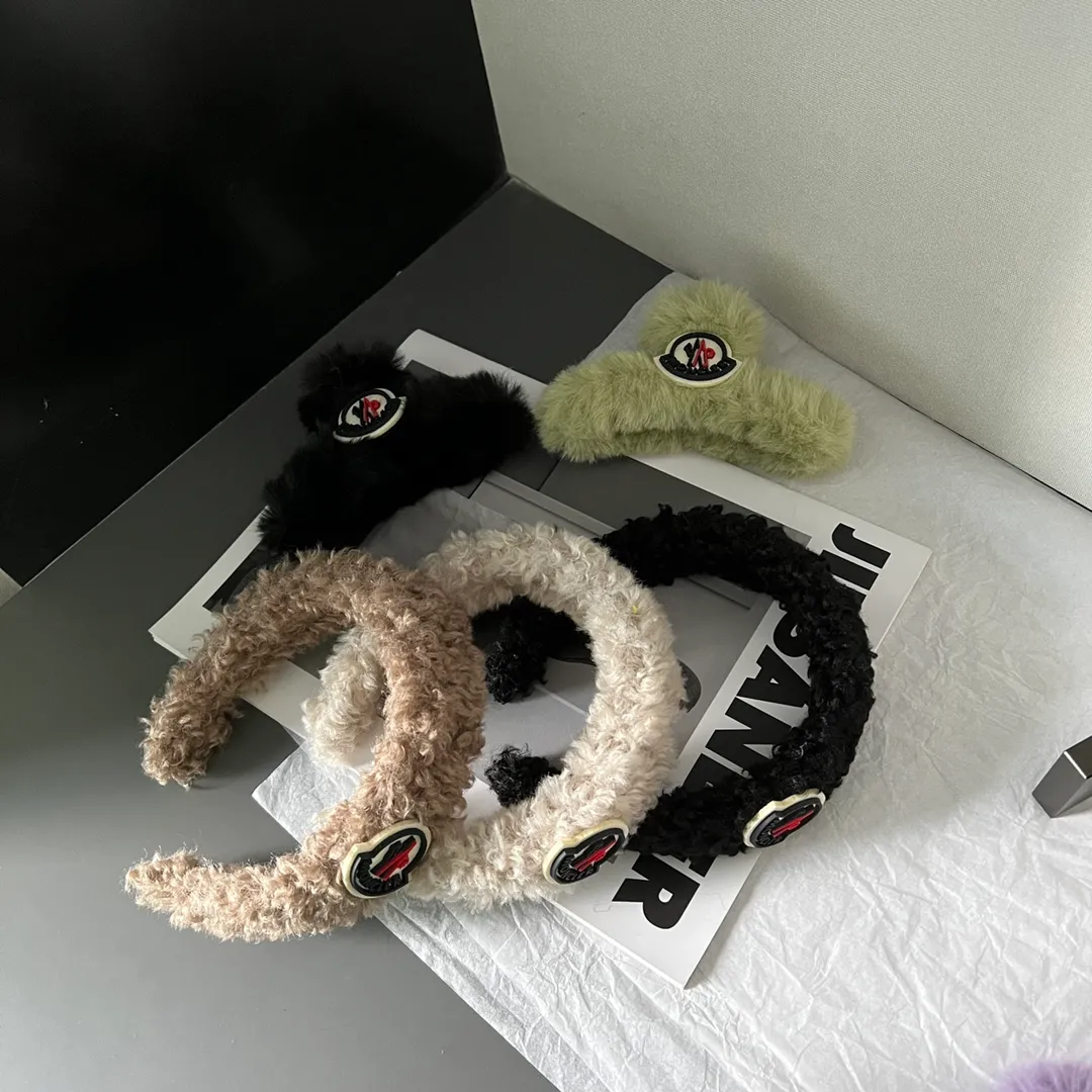 🉐80 single headband. Moncler is killing me - this headband is like the ceiling ~ Pure and lustful ~ It’s so fluffy 🉑️ I love it and the feel is amazing. It’s waxy and looks like a fairy!
