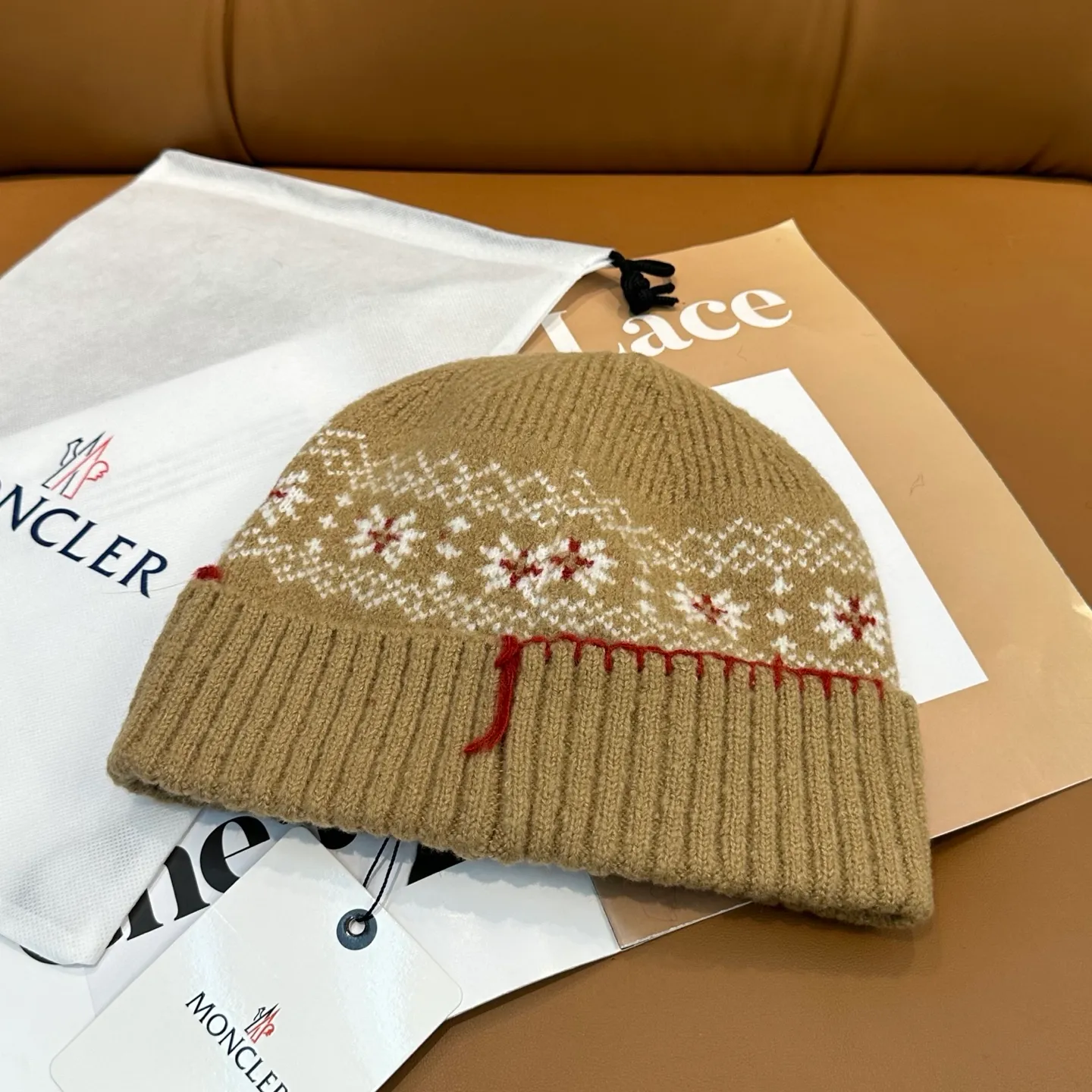 P70 MONCLER wool hat👍The quality is very soft and comfortable, warm and fashionable, simple and elegant, versatile!