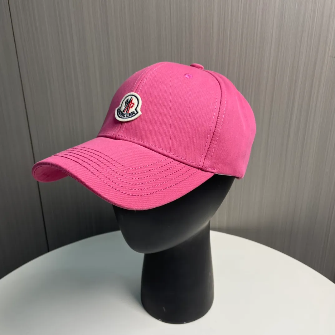 P56 MONCLER new baseball cap, a fashionable street item with a great style, a favorite among Internet celebrities and fashion bloggers! High quality, comfortable and breathable, concave shape looks good