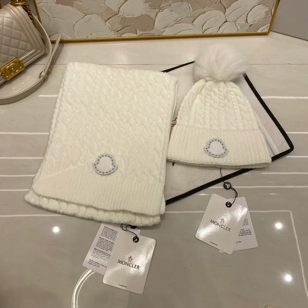 Moncler Mouth Covered Twist Cashmere Knitted Hat (Fox Fur Ball) + Scarf🧣