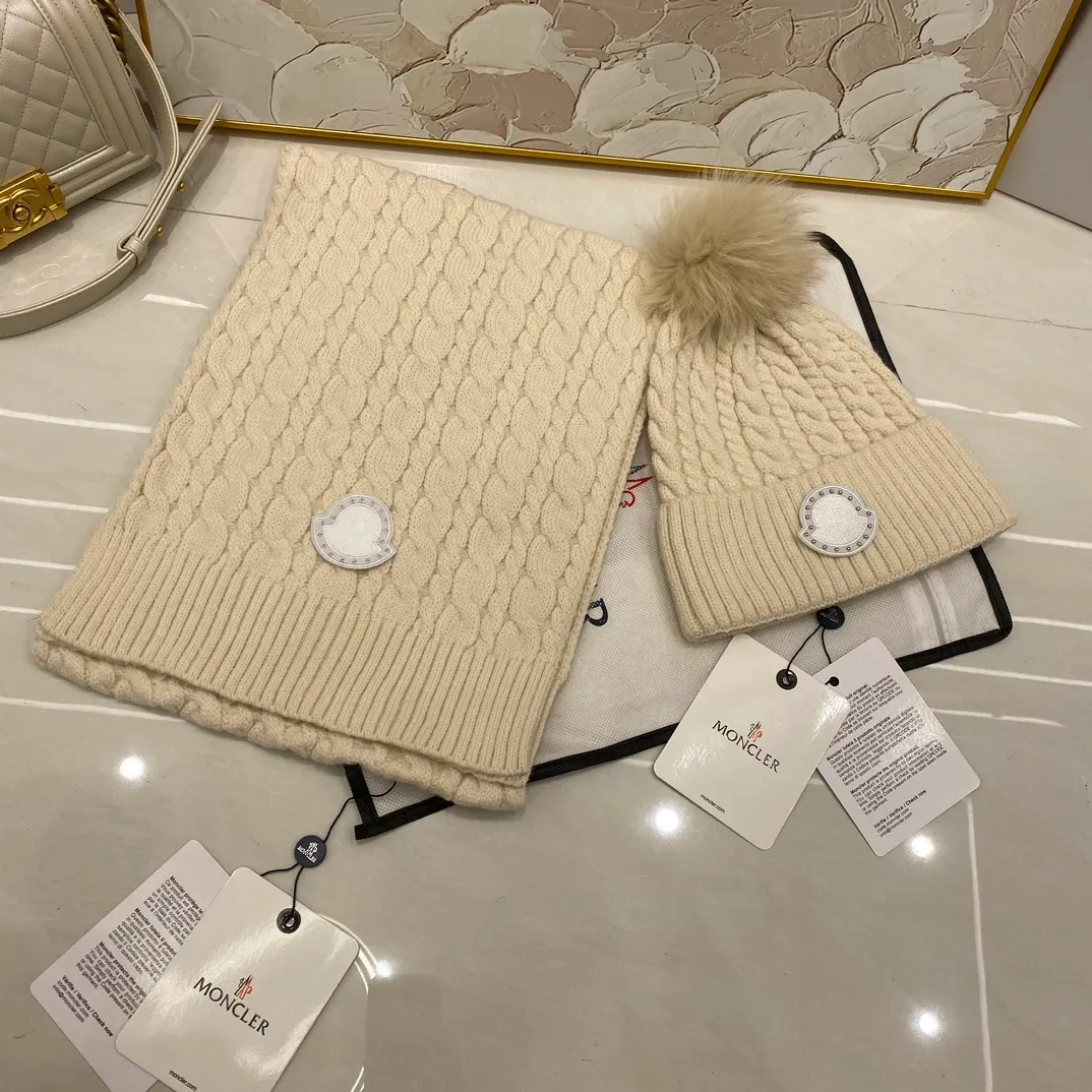 Moncler Mouth Covered Twist Cashmere Knitted Hat (Fox Fur Ball) + Scarf🧣